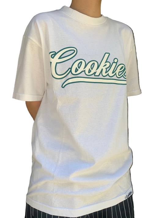 【SALE!!】 Cookies クッキーズ PACK TALK LOGO 3 TEE ホワイト Tシャツ
